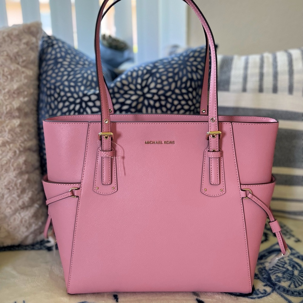 Michael Kors carnation voyager tote
